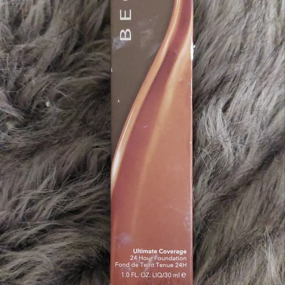 NEW BECCA ☆ ULTIMATE COVERAGE 24 HOUR FOUNDATION Cardamon 5W3